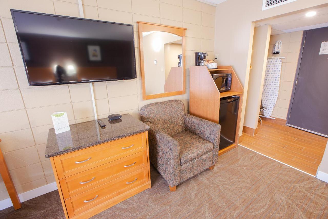 Neighbourhood Inn Hotels In Bonnyville エクステリア 写真